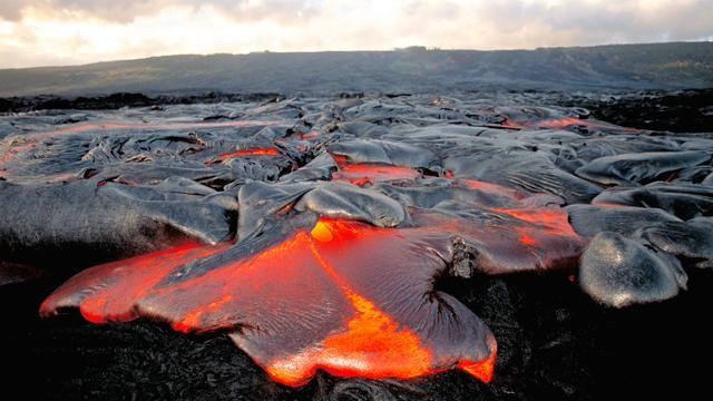 large.basaltic-lava-flow.jpg.b90bcd27af2b6c9fea5c2660c787326c.jpg